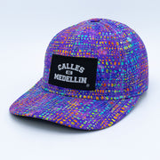 Gorra Beisbolera Puntos Neón Calles de Medellín