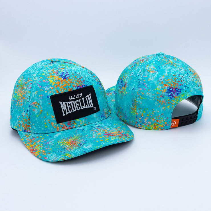 Gorra Beisbolera Puntos Neón Calles de Medellín